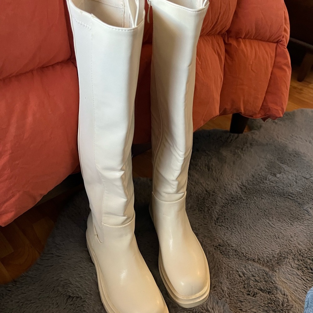 Elegant White Knee-High Women's Boots